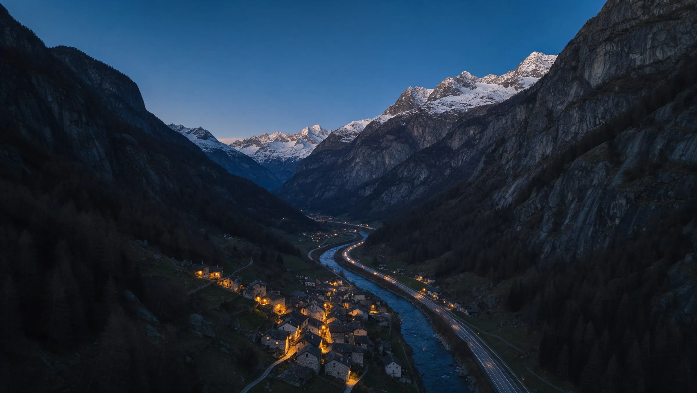 Valle al crepuscolo fotografata dal drone